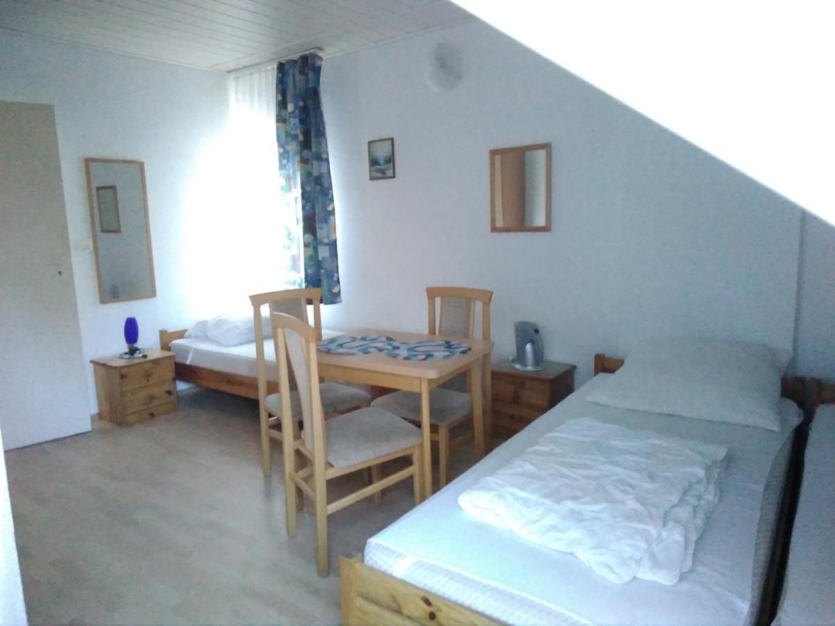 Bed and Breakfast Dom Pod Sosnami à Mielno  Extérieur photo